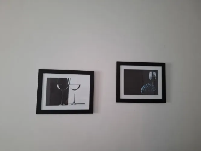 Lindos quadros. Perfeito estado preto e branco,  moldura preta c/ vidro 45xlargurax 36cma