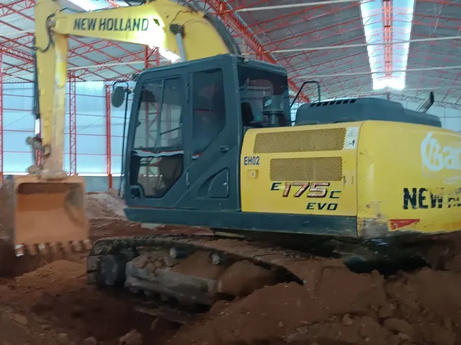 Escavadeira 175 evo  co manutenção em dia