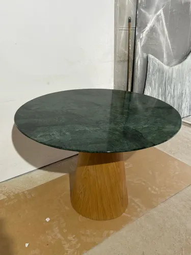 Mesa saarinen redonda 1,07 tampo mármore verde Guatemala 