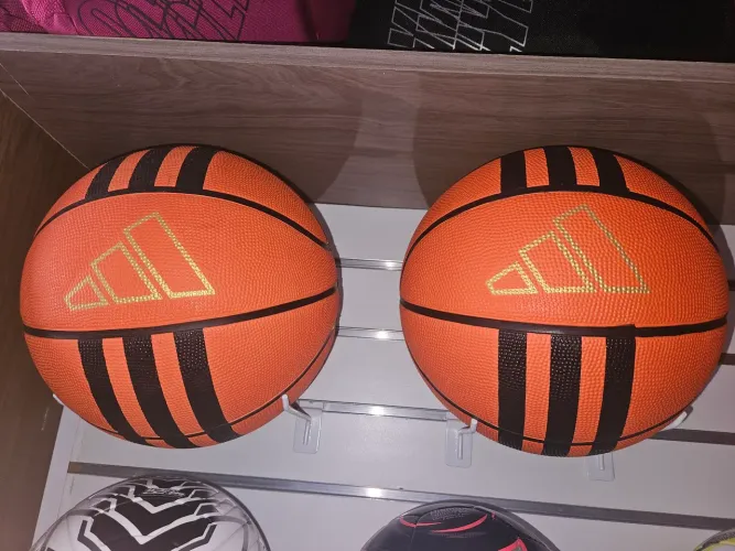 Bolas de Basquete Adidas-originais -R$99.00 avista.