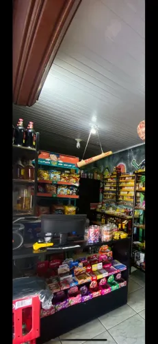 Vendo prateleira usada para caixa e bomboniere em lojas 