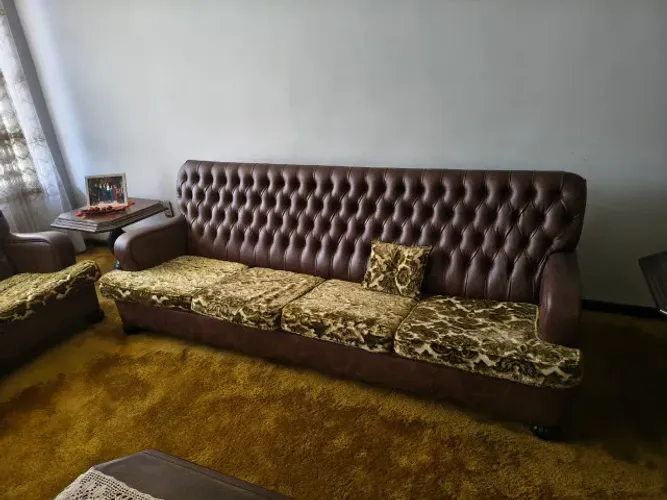 1 Sofá 4 lugares Vintage!