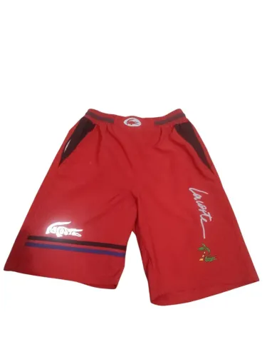 BERMUDA/SHORT LACOSTE VERMELHO CORTA VENTO LOGO DO JACARÉ REFLETIVO E COM ELASTANO 
