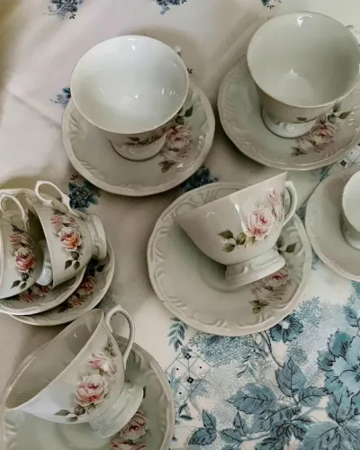 Jogo de Jogo de Chá e Café de Porcelana com Flores Schmidt . Novo nunca usado 