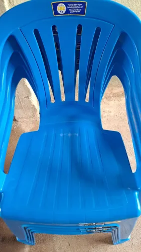 Cadeira Plástica Azul Resistente