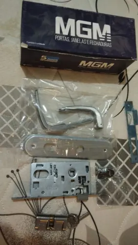 Vendo 1 kit fechadura 