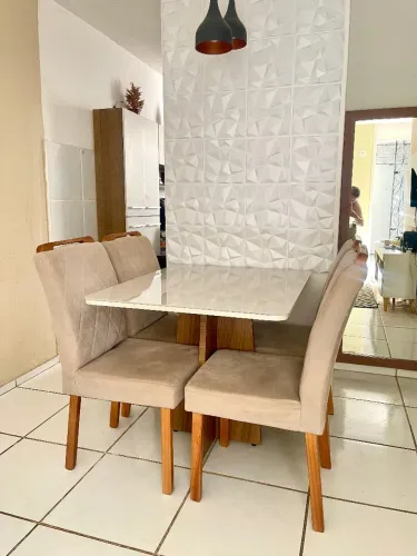 Mesa de Jantar Elegante com Cadeiras - Impecável!