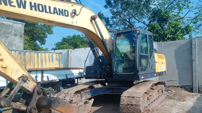 Escavadeira New holland 