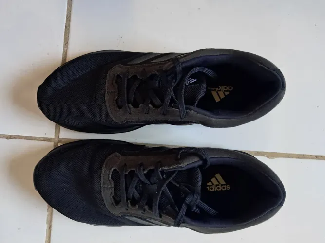 Tênis Adidas número: 40 BR R$ 200,00 