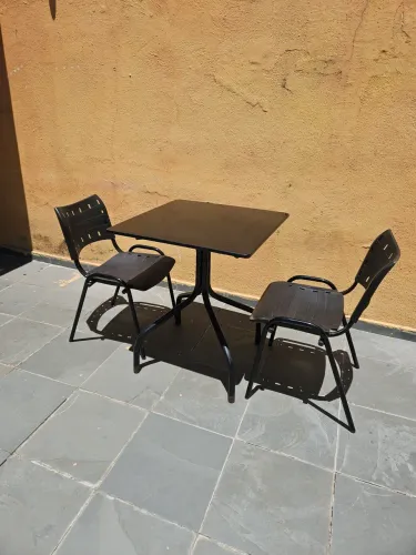 Conjunto mesa com 02 cadeiras