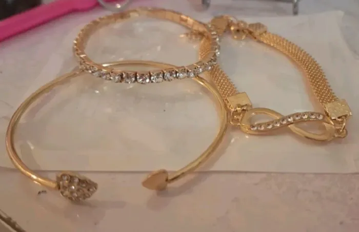 Pulseiras douradas 3pc