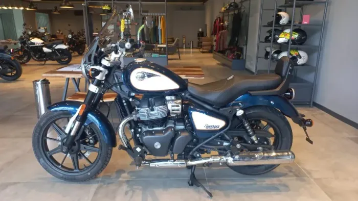 AM -SUPER METEOR 650 CELESTIAL BLUE 2026/2026