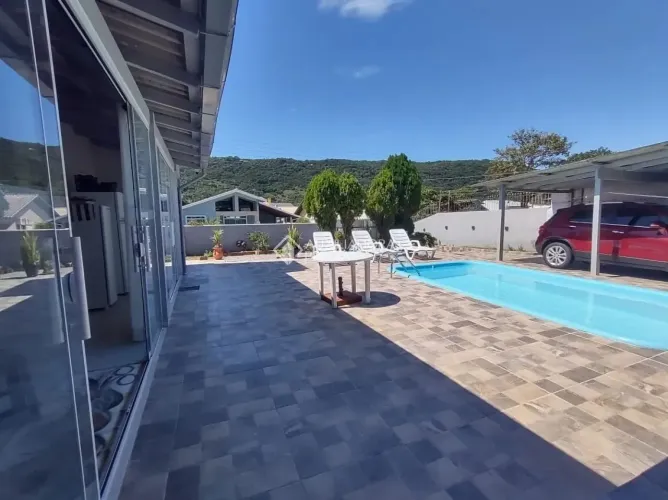 Casa com Terreno Alto na Praia da Pinheira/SC