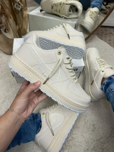 Tênis Nike Air Force 1 Low Off-White