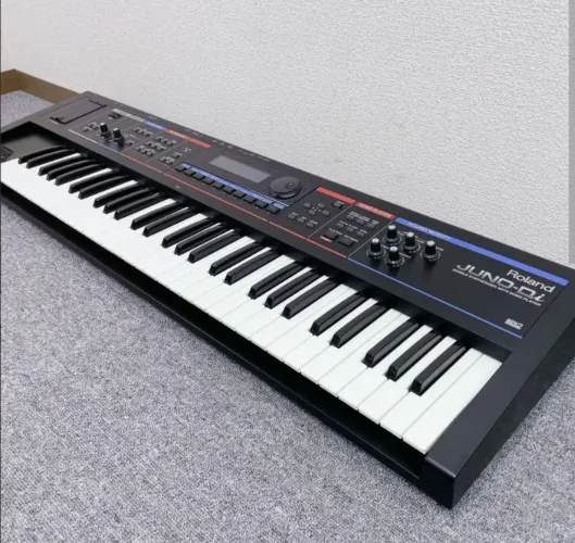 Teclado Juno Di (Obs: Teclado bem conservado - praticamente sem uso)
