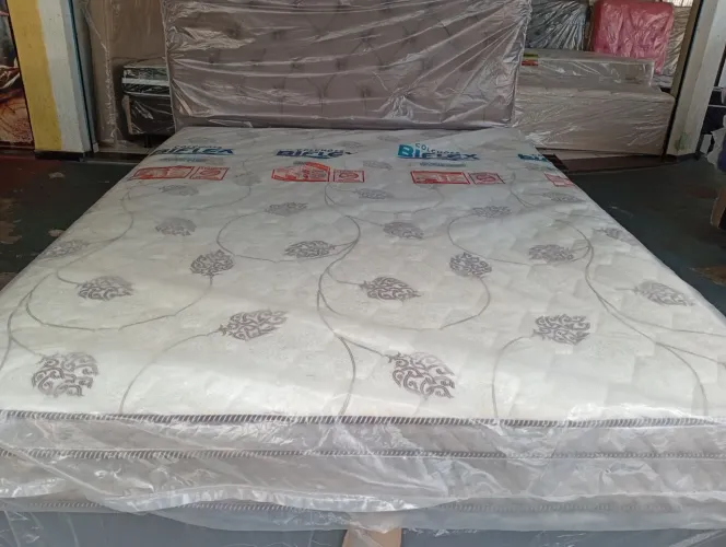 Colchão Biflex Coleções e base com cabeceira 