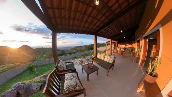 Casa de Campo em Serra Negra com uma Vista Impactante