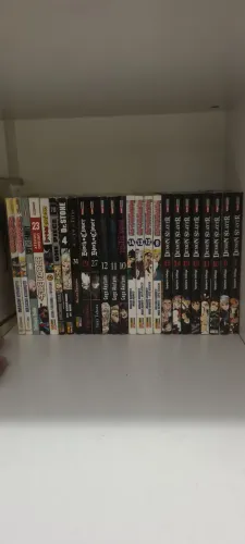 Coleção de Mangás - Demon Slayer, Black Clover, Dr. Stone e outros!