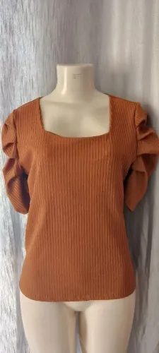 Blusa feminina de manga M Nova! De R$30,00 por R$15,00 na promoção!