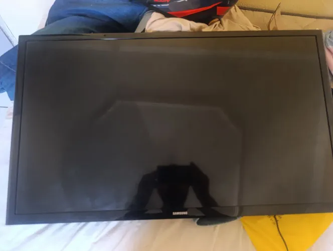 Tv Samsung 32  apenas 525