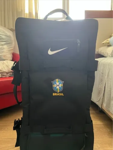 Mala Nike Brasil Seleção Brasileira Nova Rodinhas 110l Comissão Tecnica Jogadores