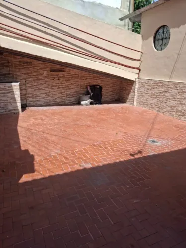 Apartamento 2 Quartos + Área Externa em Vila - Santa Teresa