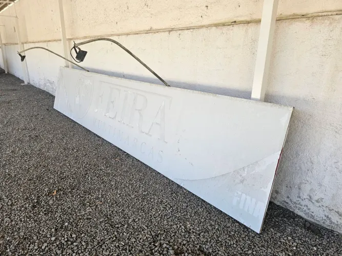 Placa Publicitária Estruturada de Fachada para Comércio Outdoor Comercial - 5,2m X 1m