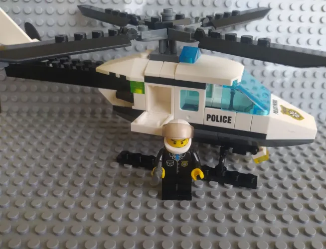 Helicóptero da Polícia com piloto - blocos de montar