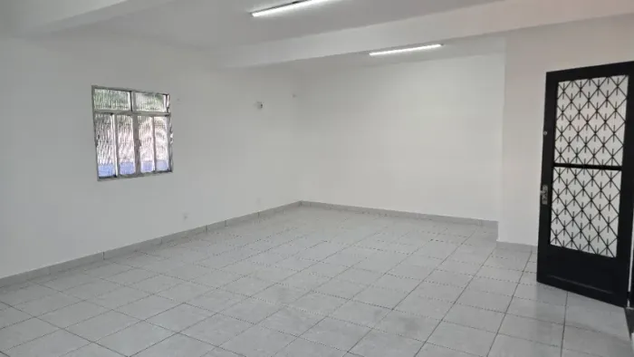 ALUGA-SE SALA 44M² CENTRO DE BANGU