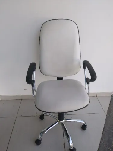 cadeira giratoria branca