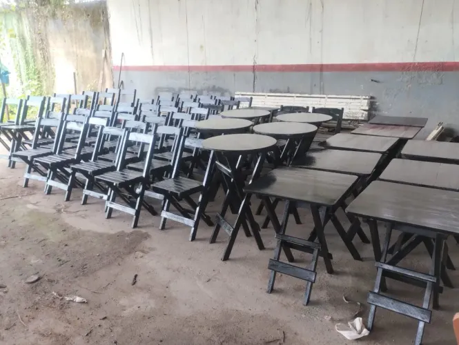Mesas e cadeiras dobráveis