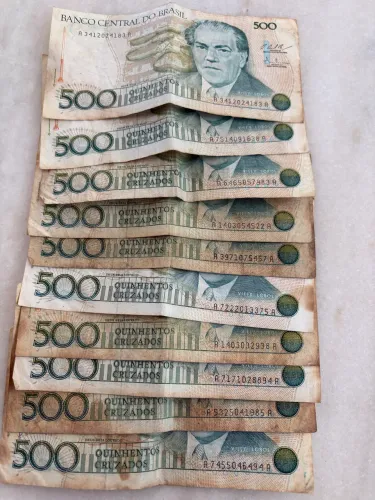 Lote com 23 Cédulas Antigas do Brasil - Cruzados e Cruzeiros