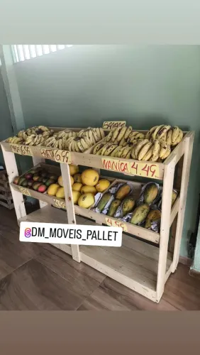 Expositor de frutas e verduras em madeira