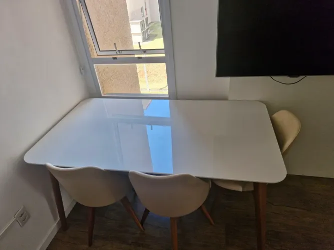 Mesa de jantar com cadeiras
