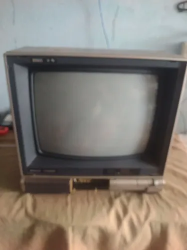 Televisão de tubo antiga