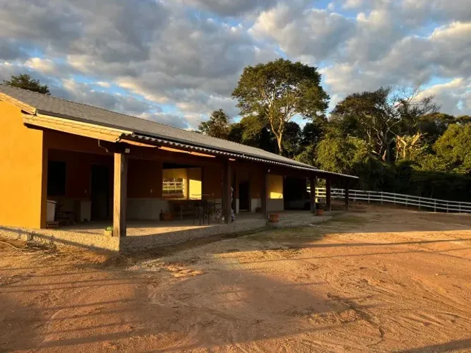 Excelente terreno com casa a venda em Carmópolis de Minas/MG