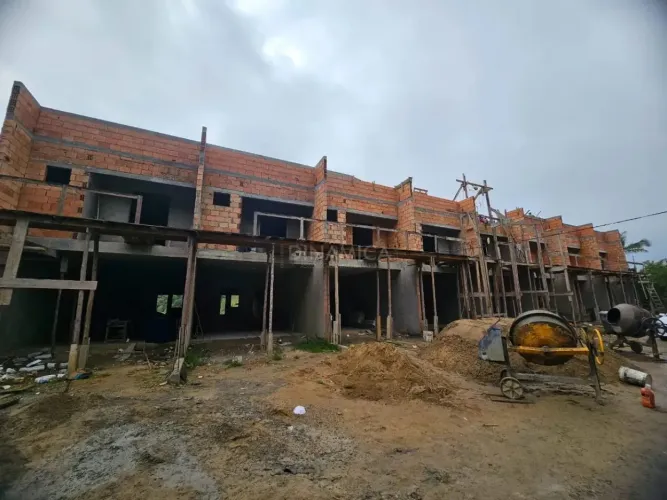 Sobrados triplex alto padrão à venda no bairro Fortaleza em Blumenau!