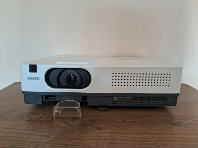 Projetor Sanyo XW300