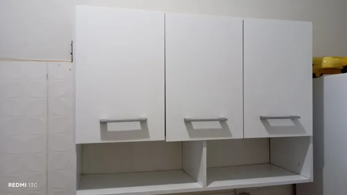 Armário de 3 portas na cor branca