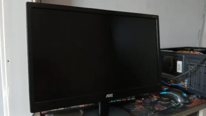 MONITOR 19 polegadas entrada HDMI e vga aceito cartão