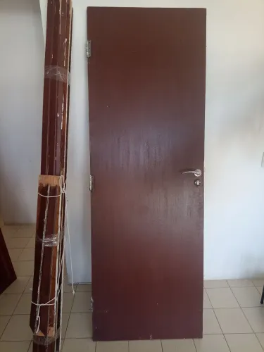 Porta seminova completa com forra/alizar 70cm