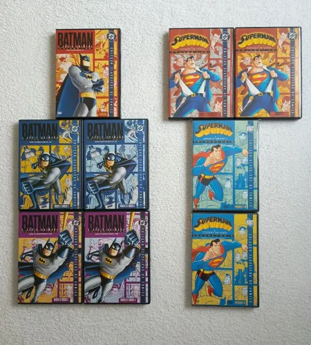 BATMAN A SÉRIE ANIMADA COM AS 3 PRIMEIRAS TEMPORADAS + SUPERMAN A SÉRIE ANIMADA 1 E 2 TP