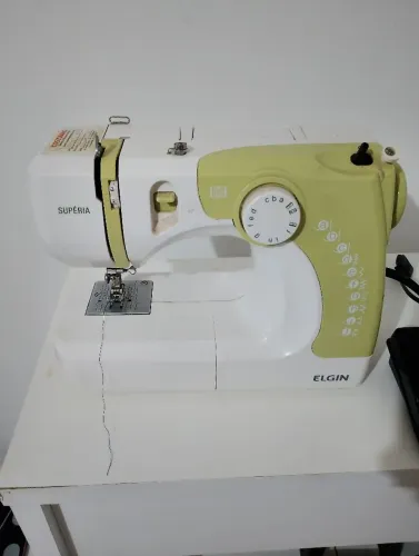 Máquina de costura Elgin Superia