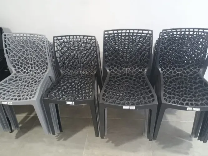 Cadeira de Plástico Modelo Coral Gruvyer DCasa