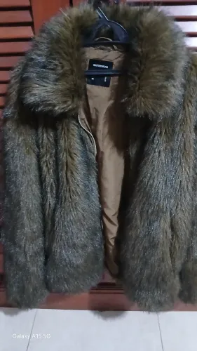 Vendo casaco de pelos importado