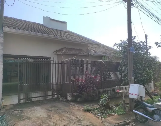 Vende Casa Loteamento Madrid, terreno 211m2,construção 166 m2, R$ 450.000,00