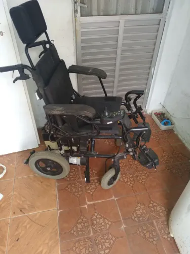 Cadeira de rodas elétrica