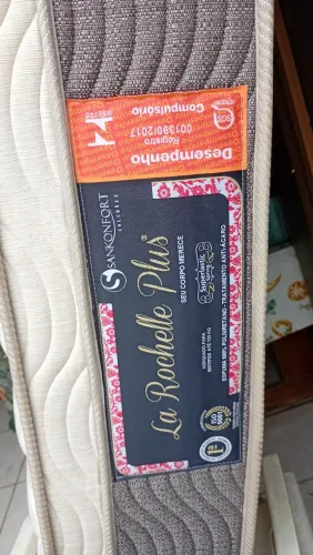 Colchão plus ,pequena mancha