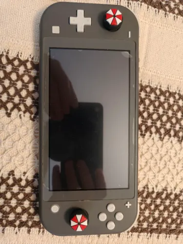 Nintendo Switch Lite (Leia a descrição)
