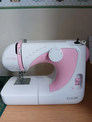 Máquina de Costura Elgin